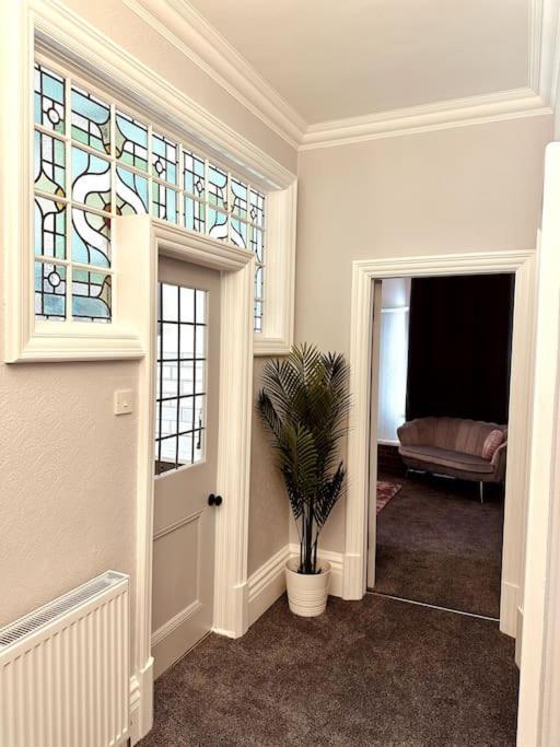 The Retreat - Large Luxury Apartment, Two Mins From Beach Bournemouth Kültér fotó