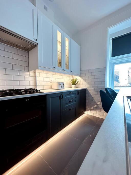 The Retreat - Large Luxury Apartment, Two Mins From Beach Bournemouth Kültér fotó